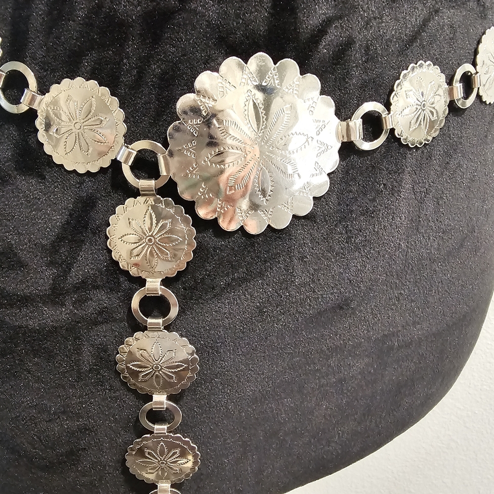 Silver Floral Concho Waist Belt - Women's Accessory - Picture 2 of 8